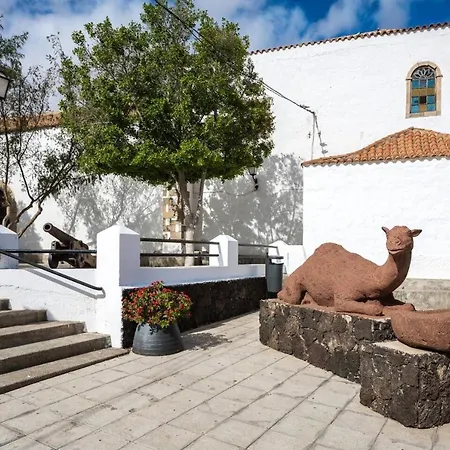 Studio In With Wonderful Mountain View Enclosed Garden And Wifi 12 Km From The Beach Apartmán *