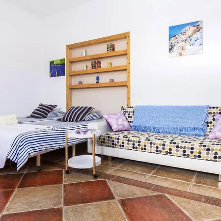 Apartment Studio In With Wonderful Mountain View Enclosed Garden And Wifi 12 Km From The Beach